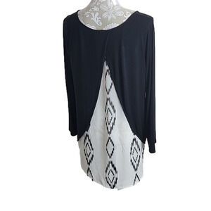 Shanley black and white hi lo top, size XL